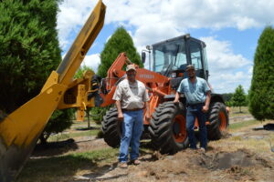 Stoney Maddox and Brett Anderson use a Hitachi ZW80 and tree spade to handle mature live oaks, magnolias and evergreens